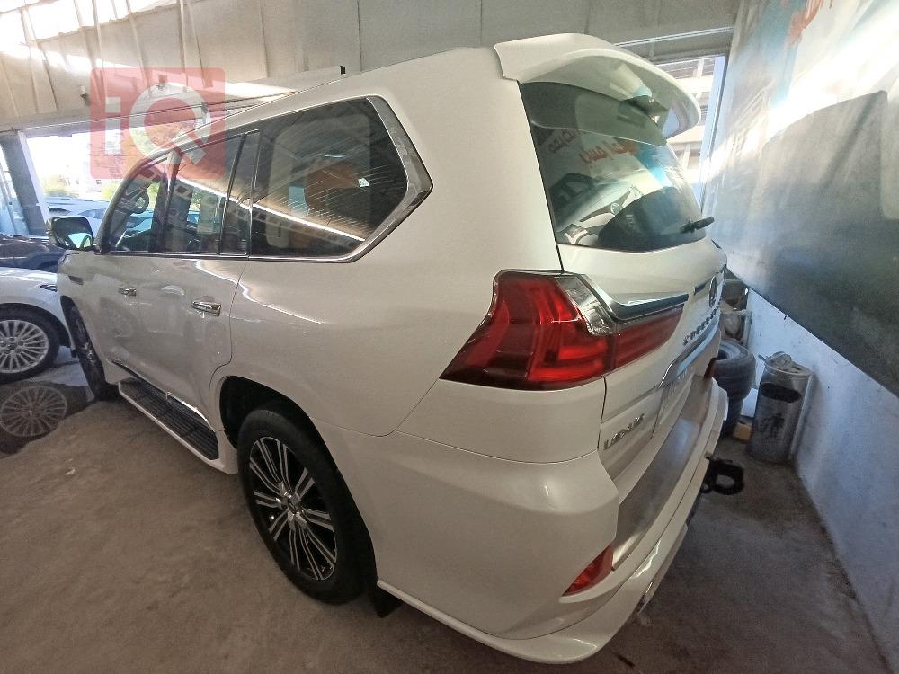 Lexus LX